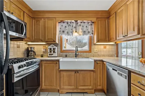 33 Detroit Avenue Warren RI 02885