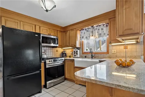 33 Detroit Avenue Warren RI 02885