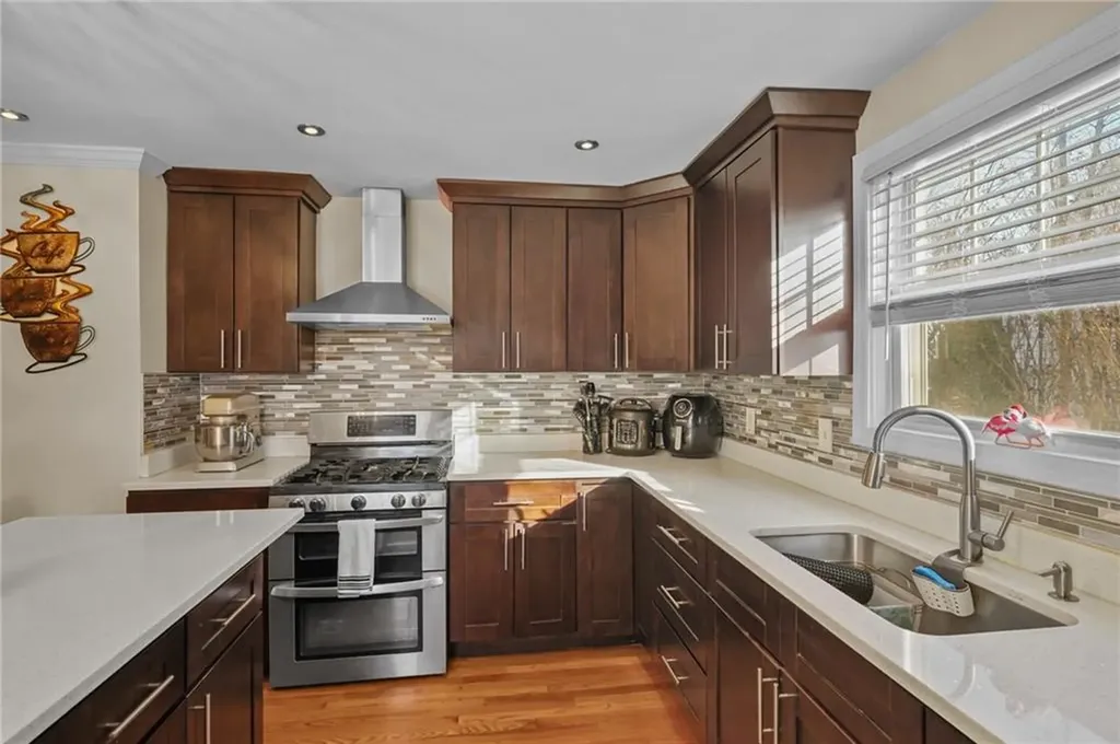 30 Lark Avenue Cranston RI 02920