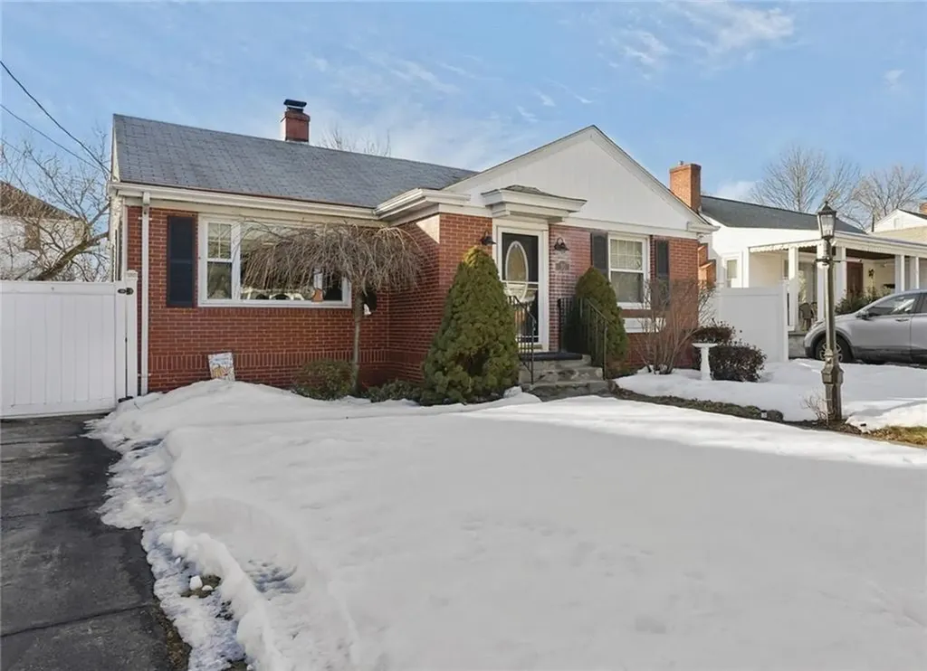 30 Lark Avenue Cranston RI 02920