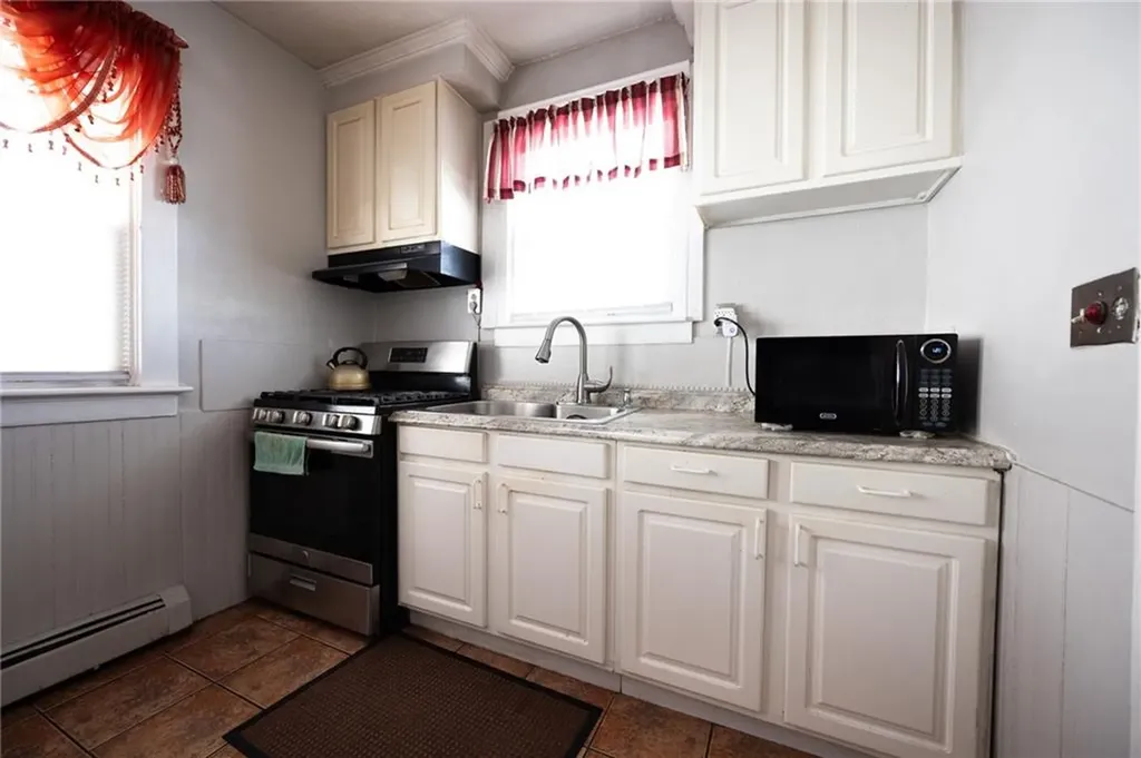 30 Edgemere Avenue Providence RI 02909