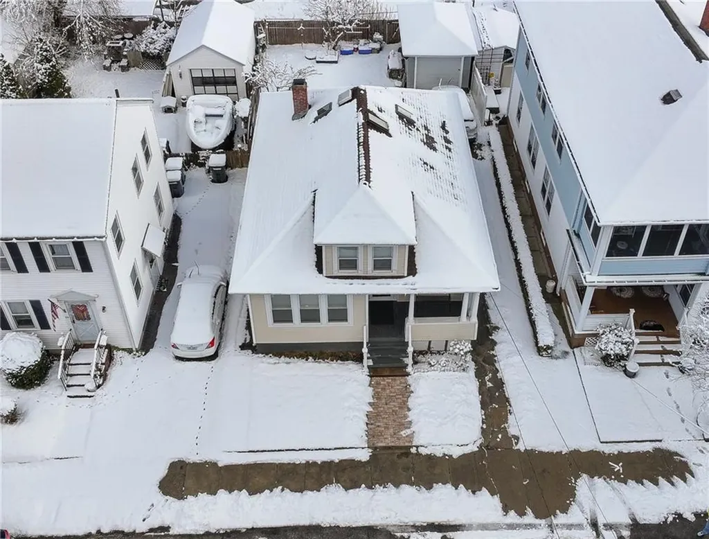 30 Edgemere Avenue Providence RI 02909