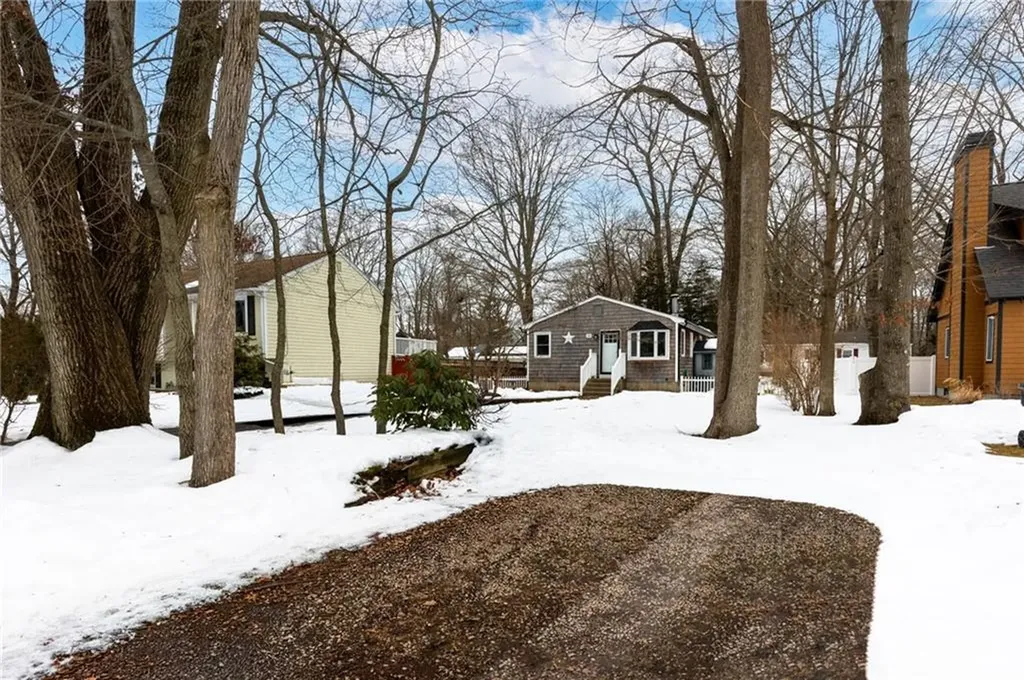 327 Beachwood Drive Warwick RI 02818