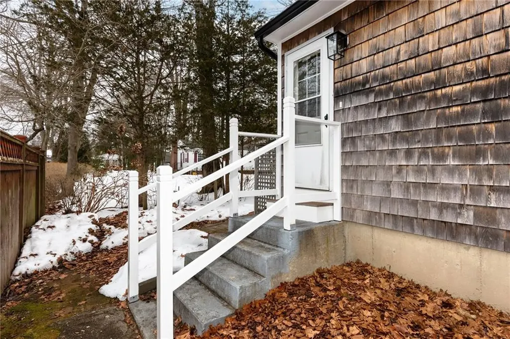 327 Beachwood Drive Warwick RI 02818