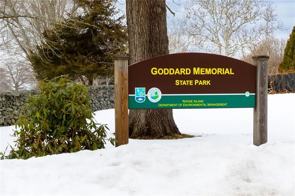 327 Beachwood Drive Warwick RI 02818