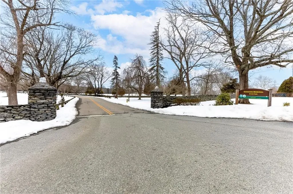 327 Beachwood Drive Warwick RI 02818