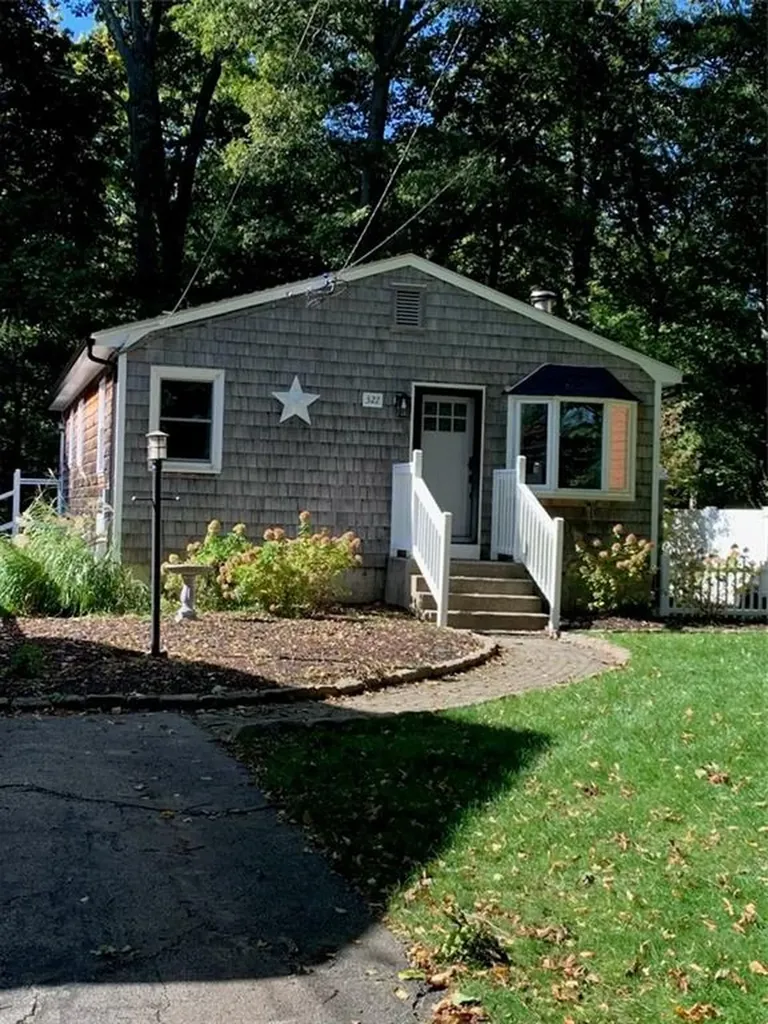 327 Beachwood Drive Warwick RI 02818