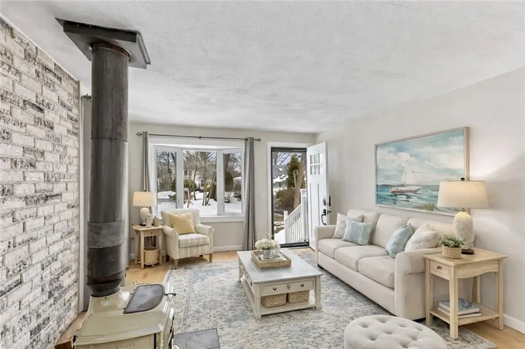 327 Beachwood Drive Warwick RI 02818