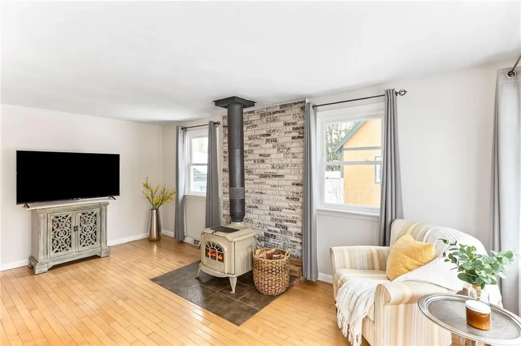 327 Beachwood Drive Warwick RI 02818