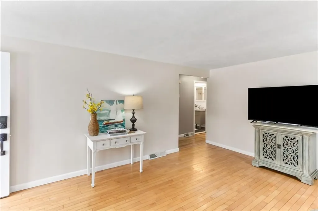 327 Beachwood Drive Warwick RI 02818