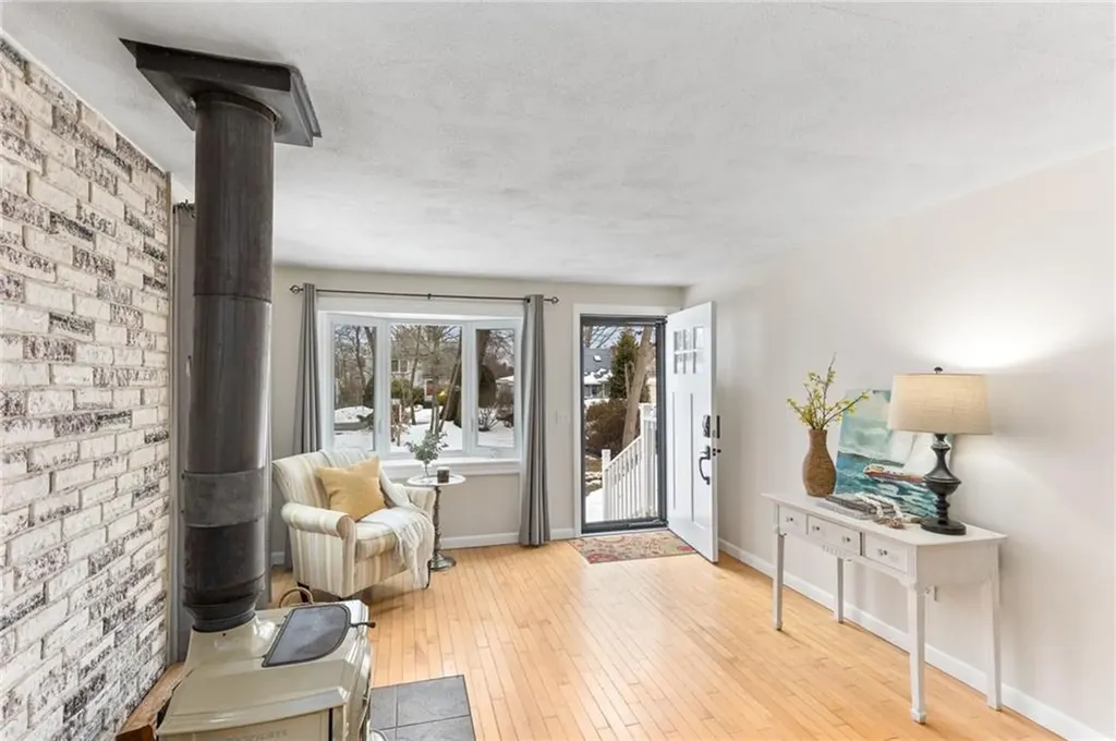 327 Beachwood Drive Warwick RI 02818