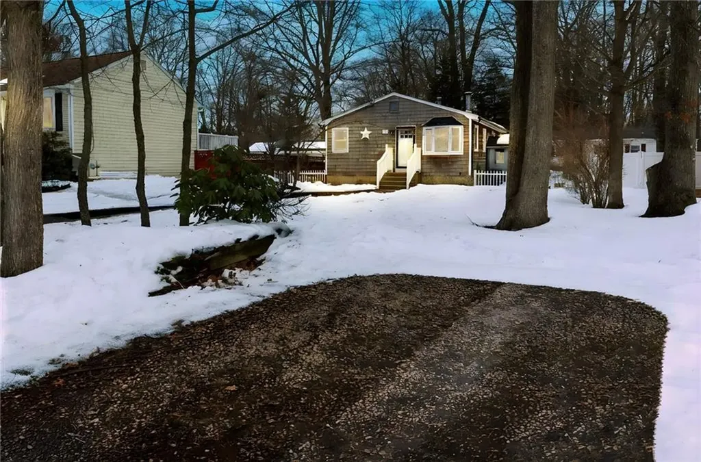 327 Beachwood Drive Warwick RI 02818