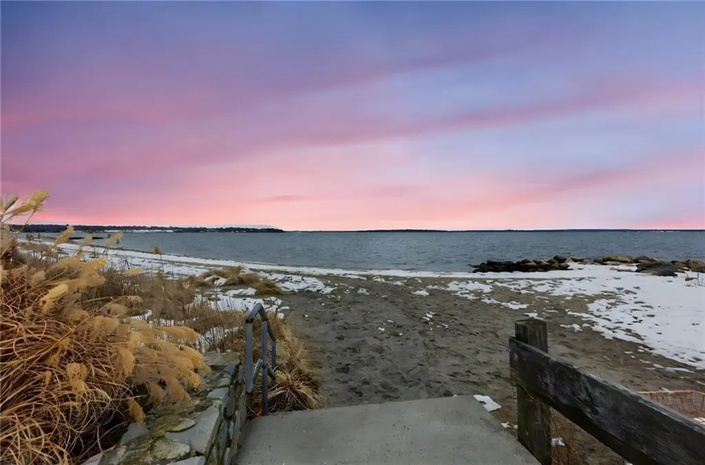 327 Beachwood Drive Warwick RI 02818