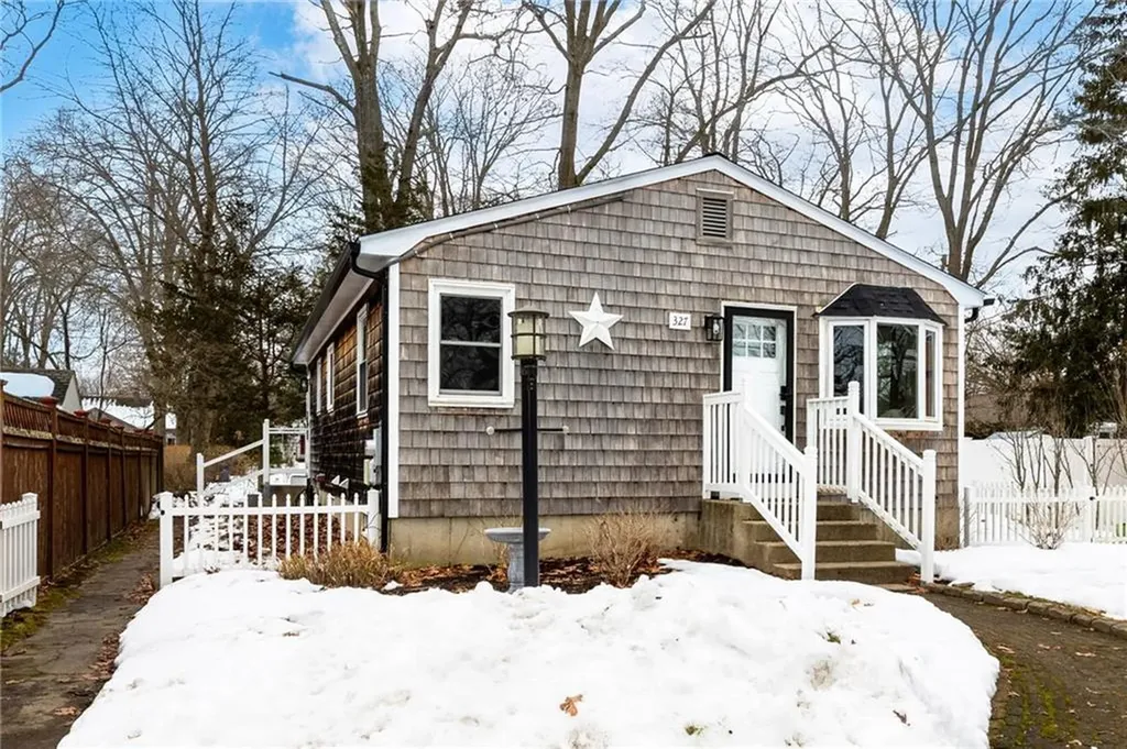 327 Beachwood Drive Warwick RI 02818