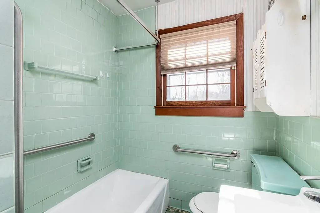 105 Florence Street Tiverton RI 02878