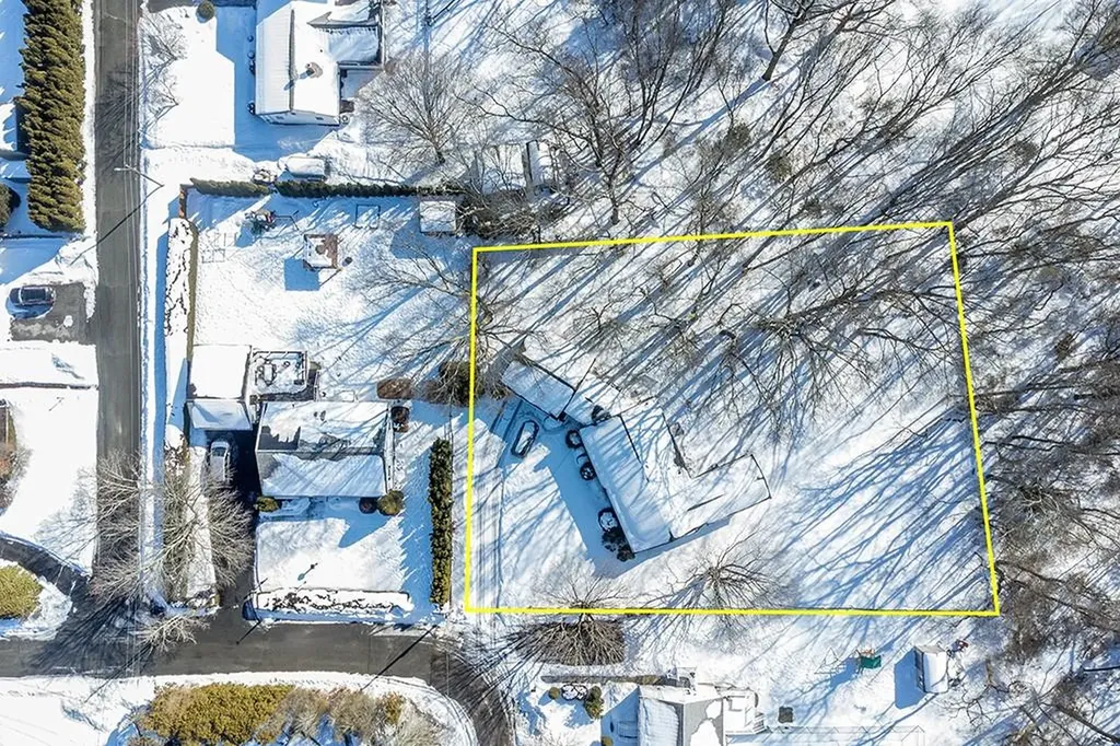 105 Florence Street Tiverton RI 02878