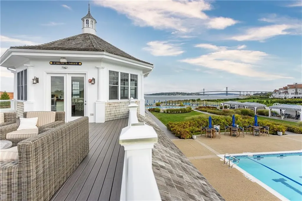 44 Wimbledon Circle Portsmouth RI 02871