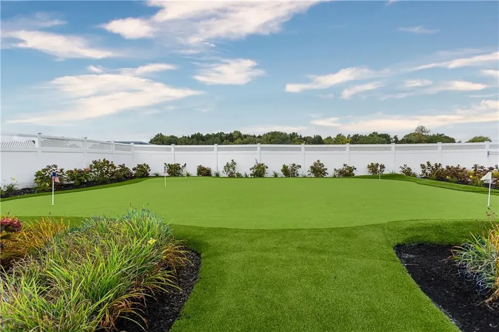44 Wimbledon Circle Portsmouth RI 02871