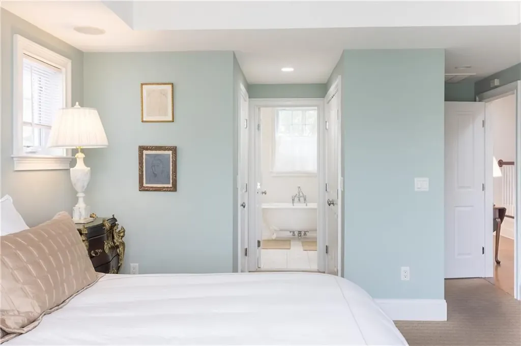 44 Wimbledon Circle Portsmouth RI 02871