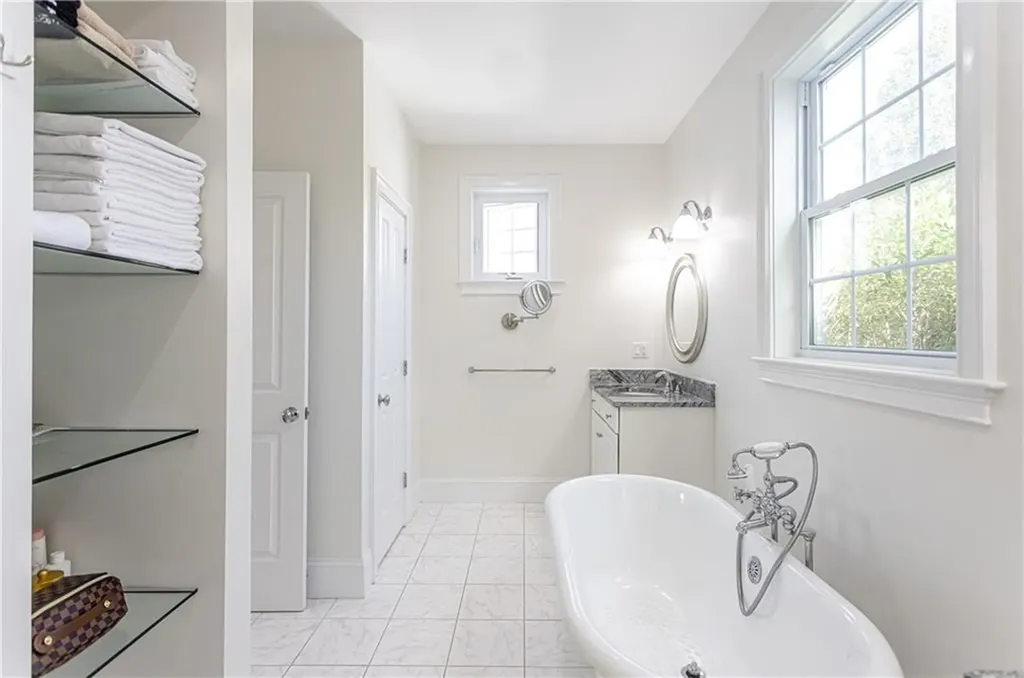 44 Wimbledon Circle Portsmouth RI 02871