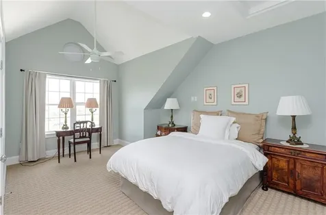 44 Wimbledon Circle Portsmouth RI 02871