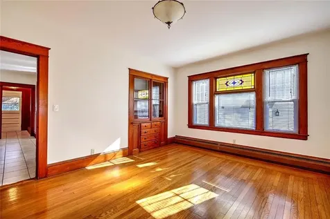 910 Hope Street Bristol RI 02809