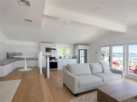 193 Seaconnet Boulevard Portsmouth RI 02871