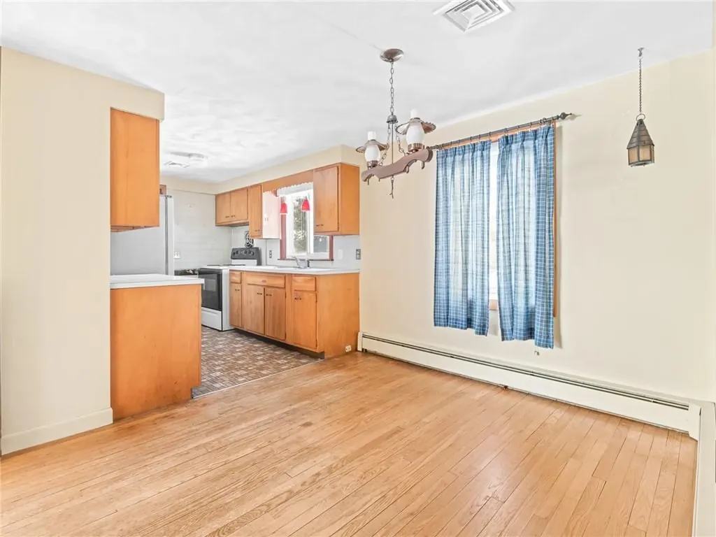 31 Archdale Drive Warwick RI 02889