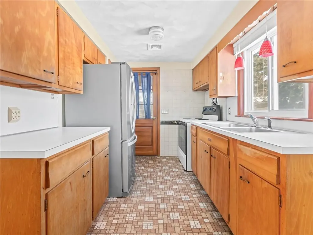 31 Archdale Drive Warwick RI 02889