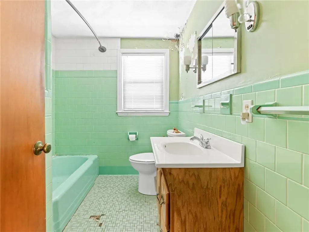 31 Archdale Drive Warwick RI 02889