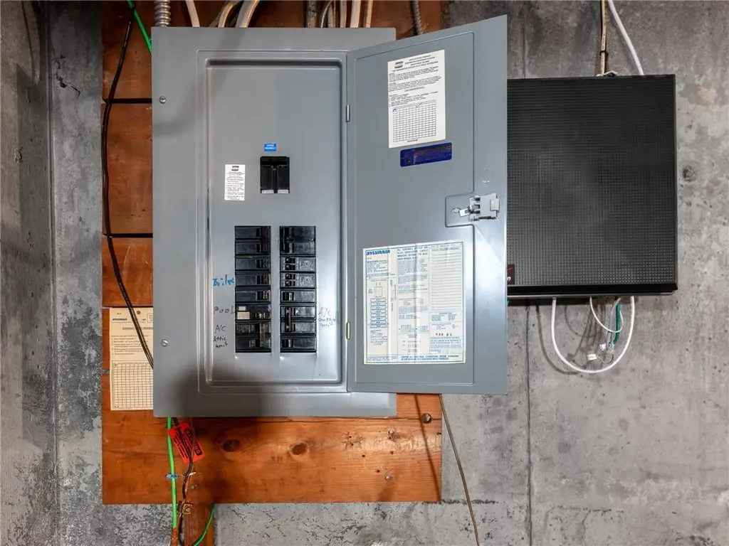 31 Archdale Drive Warwick RI 02889