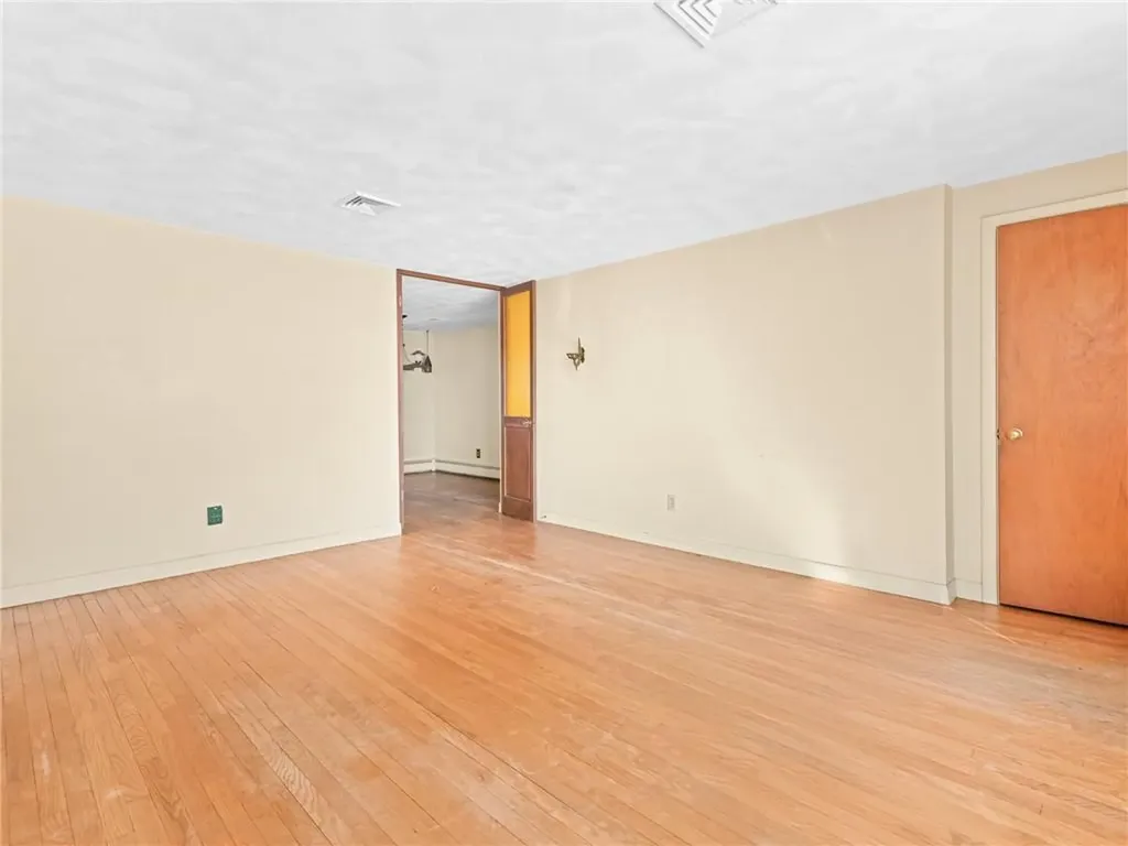 31 Archdale Drive Warwick RI 02889