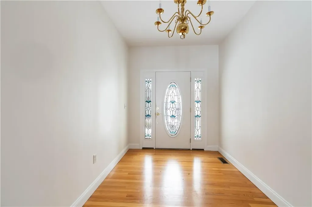 18 Peggy Lane Portsmouth RI 02871