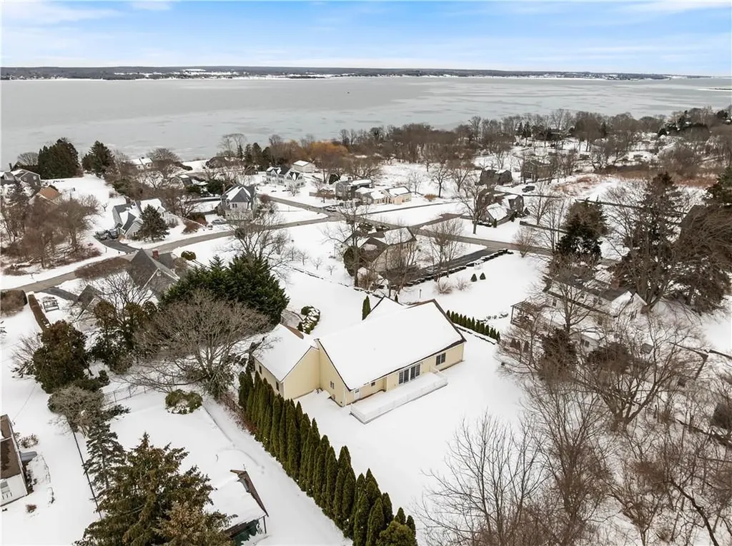 18 Peggy Lane Portsmouth RI 02871