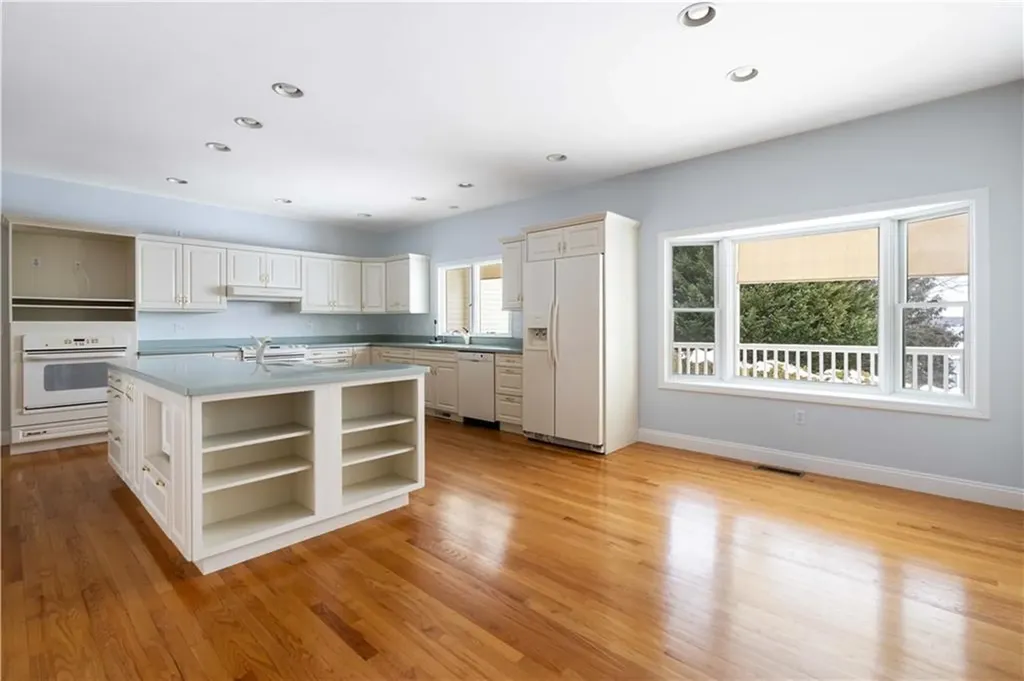 18 Peggy Lane Portsmouth RI 02871