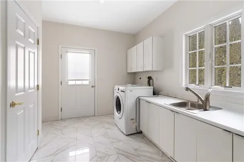 18 Peggy Lane Portsmouth RI 02871