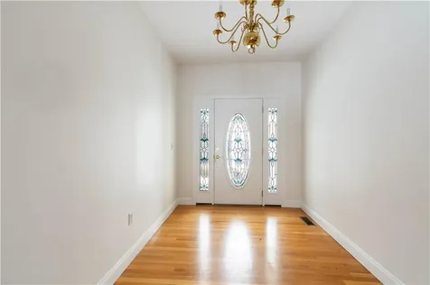 18 Peggy Lane Portsmouth RI 02871