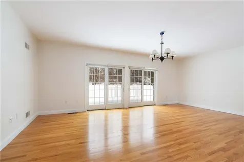 18 Peggy Lane Portsmouth RI 02871