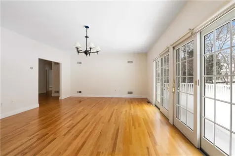 18 Peggy Lane Portsmouth RI 02871