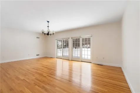 18 Peggy Lane Portsmouth RI 02871