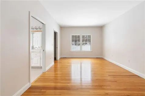 18 Peggy Lane Portsmouth RI 02871