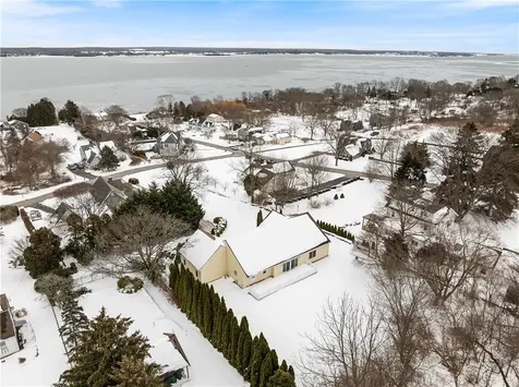 18 Peggy Lane Portsmouth RI 02871