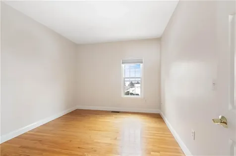 18 Peggy Lane Portsmouth RI 02871