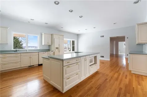 18 Peggy Lane Portsmouth RI 02871