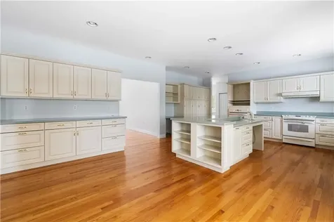 18 Peggy Lane Portsmouth RI 02871