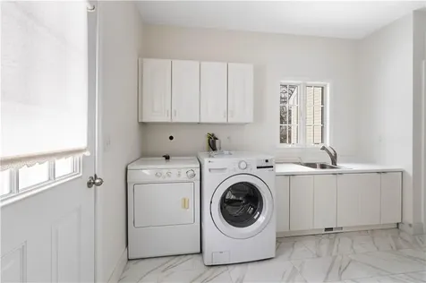 18 Peggy Lane Portsmouth RI 02871