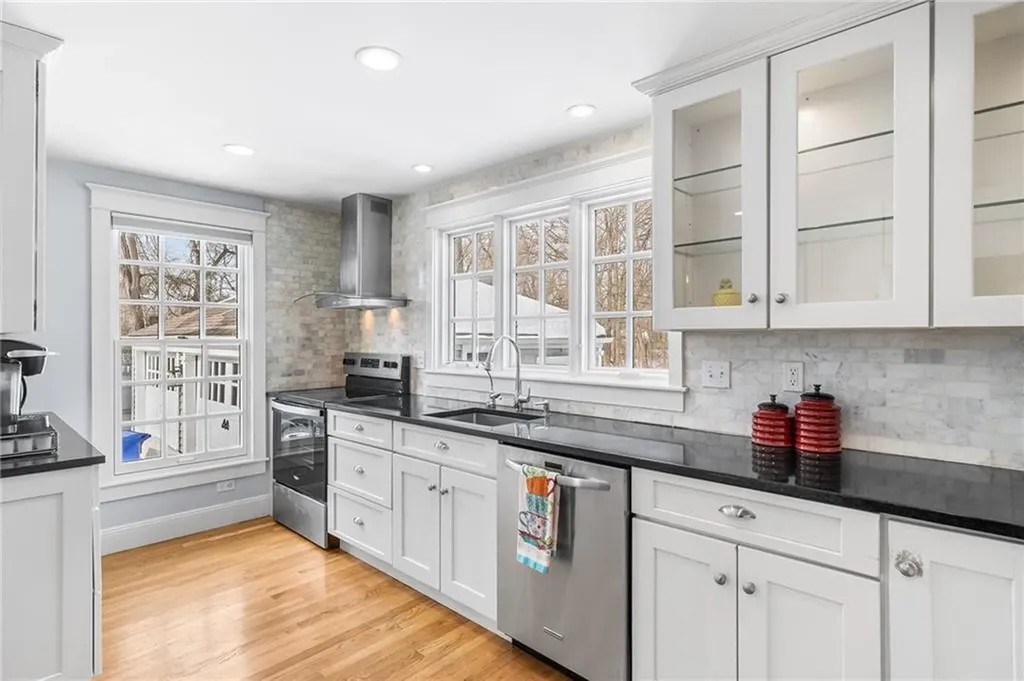 224 Centre Street East Providence RI 02916