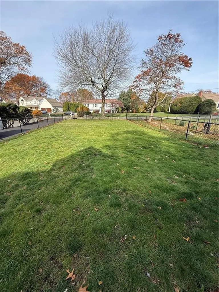 11 Woodside Avenue Cumberland RI 02864