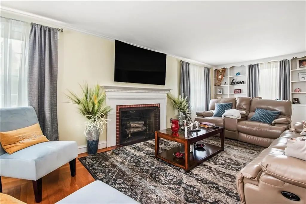 29 Poppy Drive Cranston RI 02920