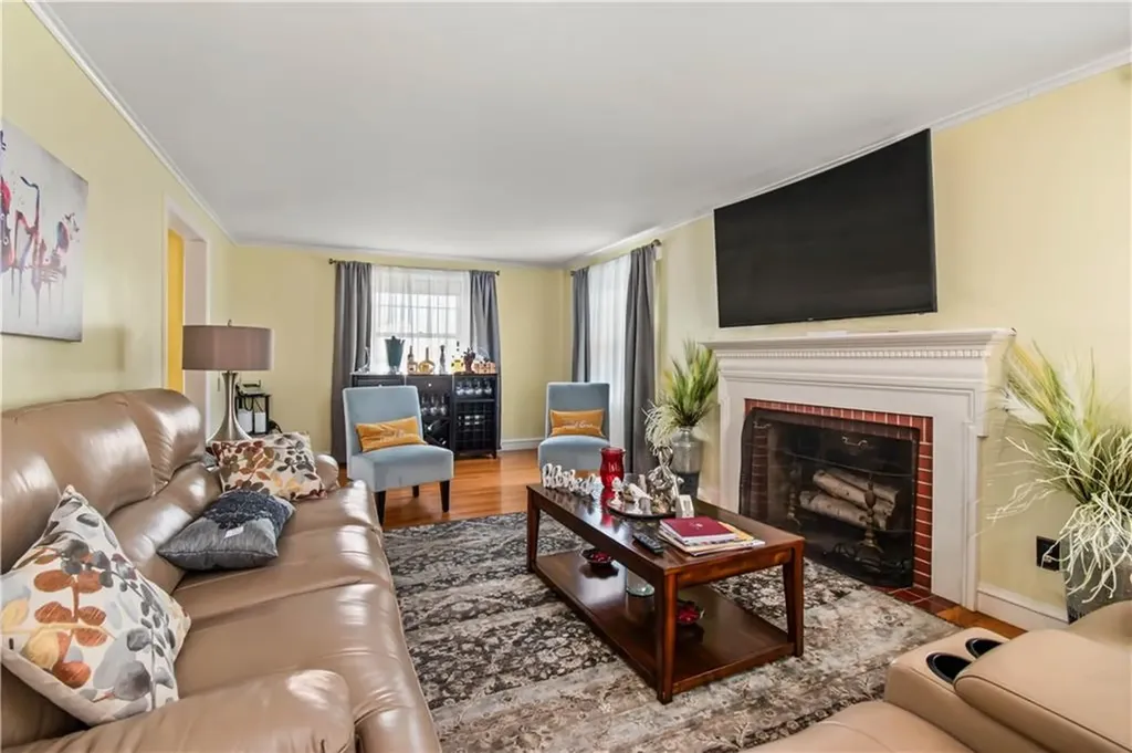 29 Poppy Drive Cranston RI 02920